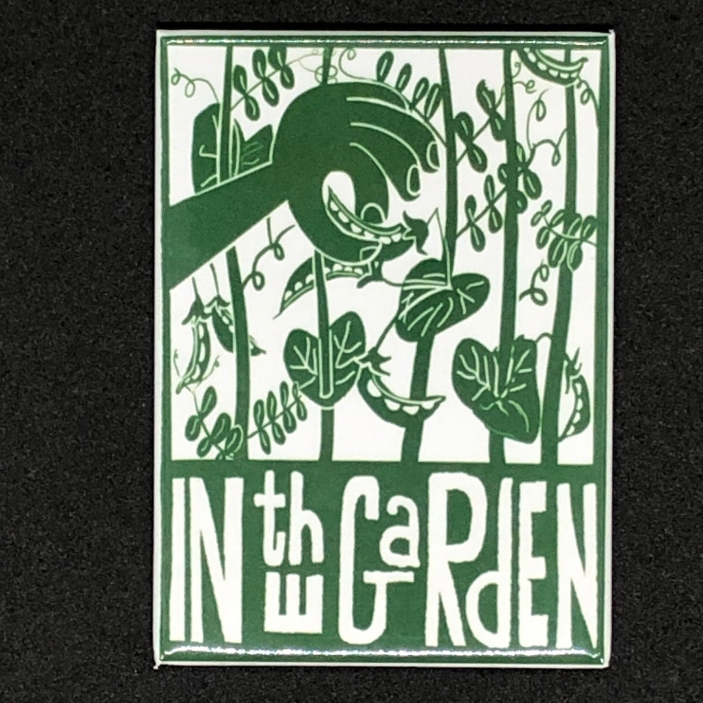 Magnet- Taking a Pea in the Garden